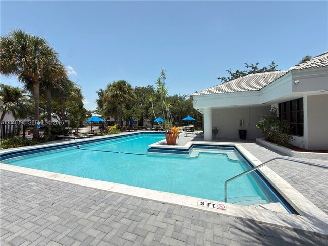 Building Photo - 2550 SW 18th Terrace