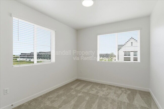 Building Photo - 3672 S 4525 W