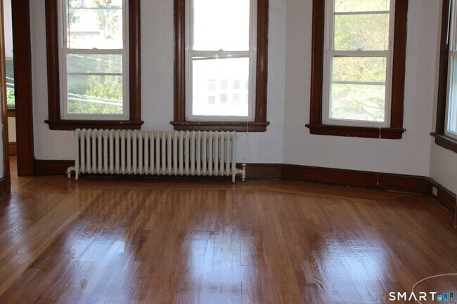 Building Photo - 195 Highland Ave