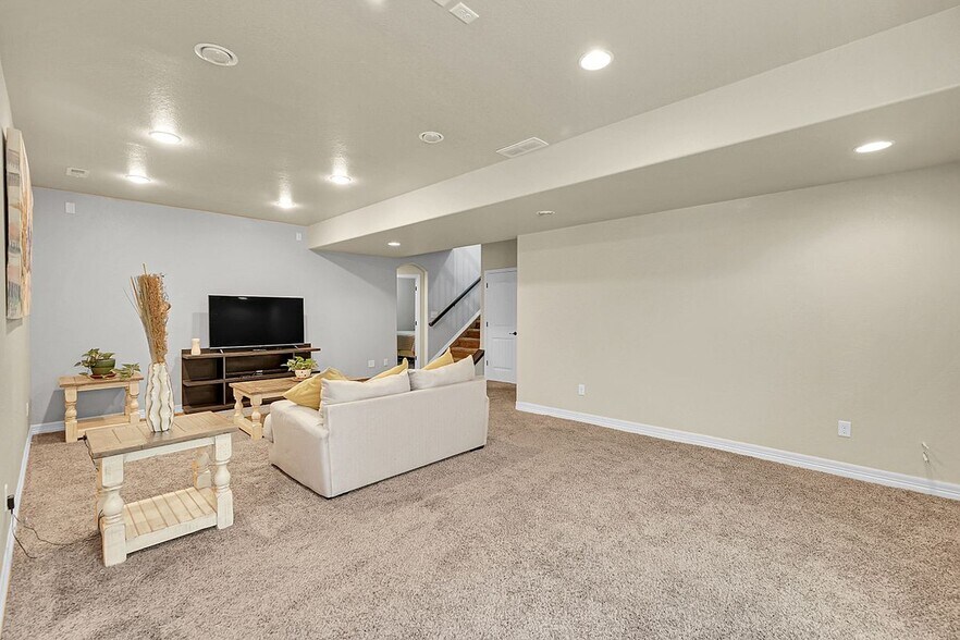 Building Photo - 6829 Juniper Ct