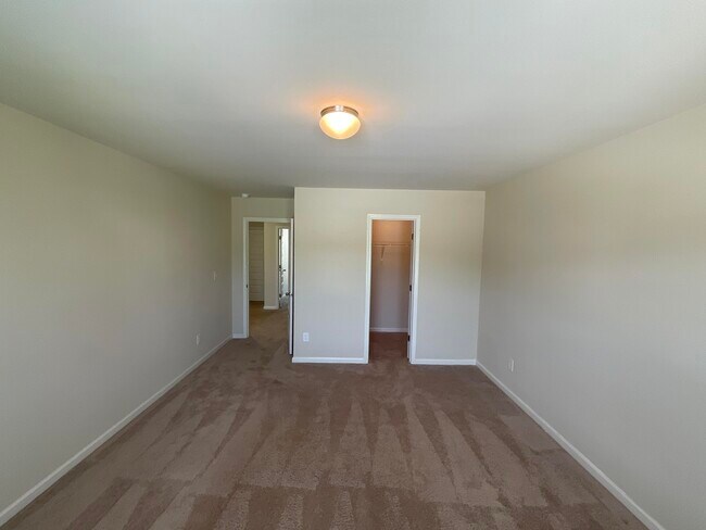 Building Photo - 4701 Southwind Rd