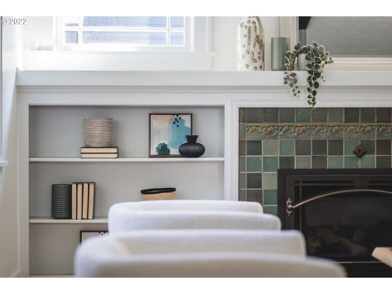 Living Room built-in - 2605 NE 35th Ave