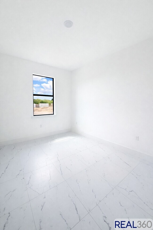 Building Photo - 2416-2418 Xelda Ave N