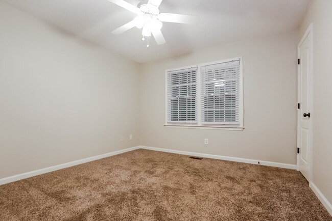 Building Photo - 107 Springwater Trce