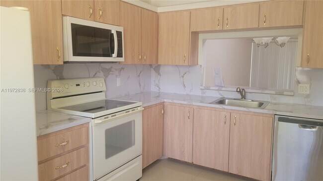 Building Photo - 11202 Taft St