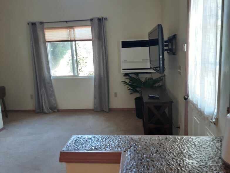 Living room - 3951 Stevensville River Rd