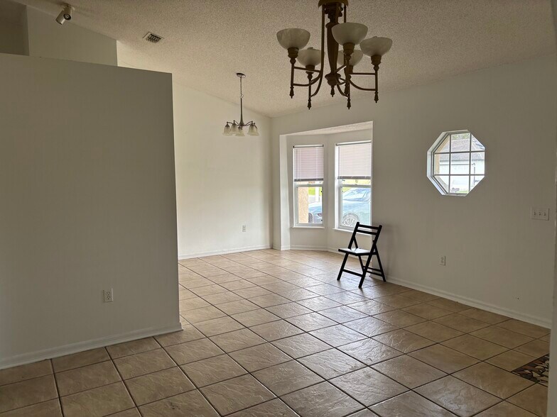 Building Photo - 305 Cocoa Ct