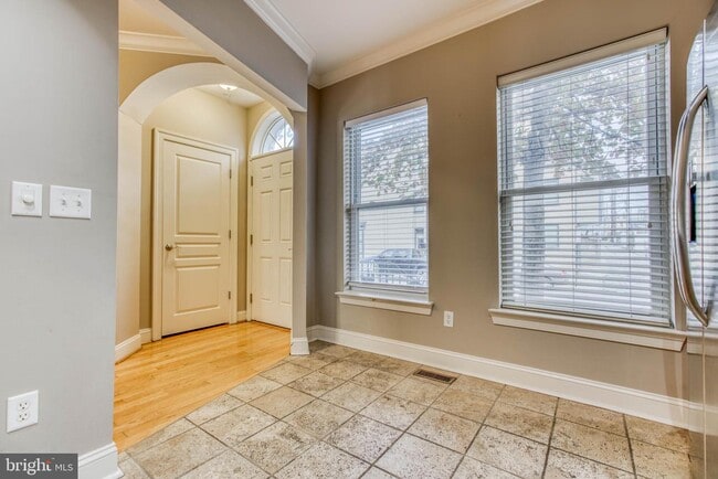 Building Photo - 1320 Race St