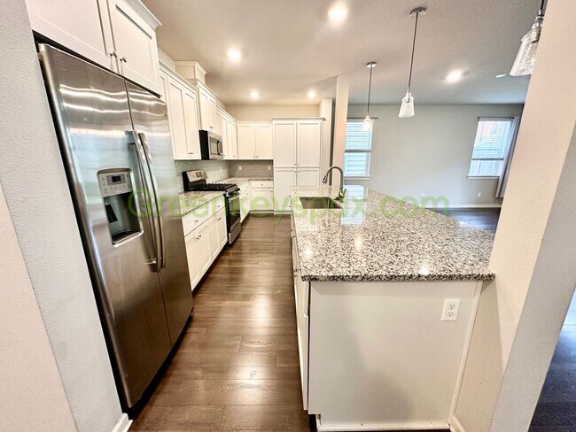 Building Photo - Amazing 2,306-square-foot house in Wood Village