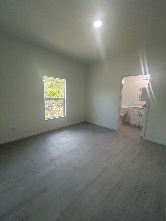 Building Photo - Brand-New Modern 2BR/2BA Home with Garage – Desirable Lake Placid Location