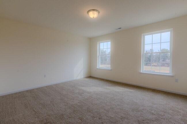 Building Photo - 3743 Castle Dr