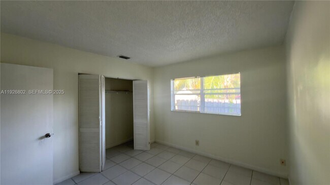 Building Photo - 274 SW 9th St