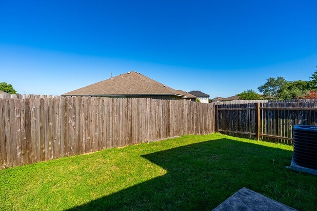 Building Photo - Beautiful 3 bedroom, 2 bathroom home in We...