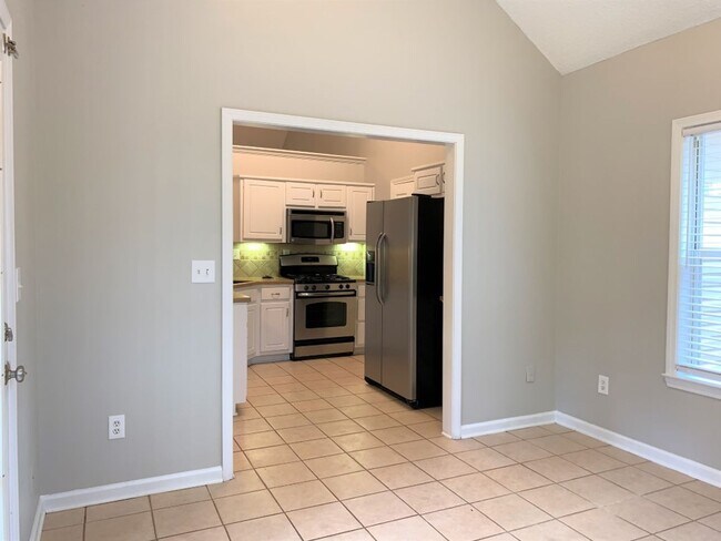 Building Photo - Wow! Northgate district! 3 bed, 2 bath, ranch style home, hardwood flooring, must see!