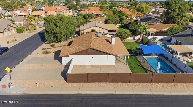 Building Photo - 6101 E Greenway Ln