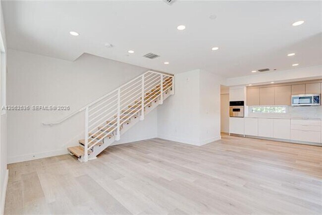 Building Photo - 816 84th St