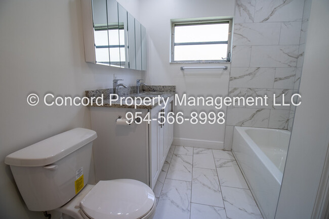 Building Photo - Stunning Upated 2 bedroom, 1 bath in Sailb...