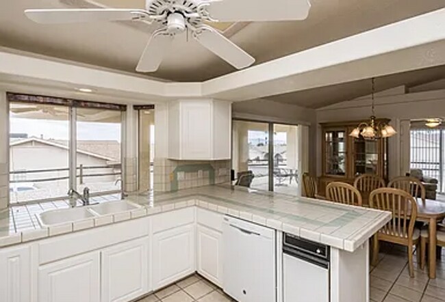 Building Photo - South Side 3 Bedroom Home-Rent Now REDUCED