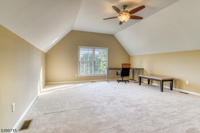 Building Photo - 5 Hidden Valley Way