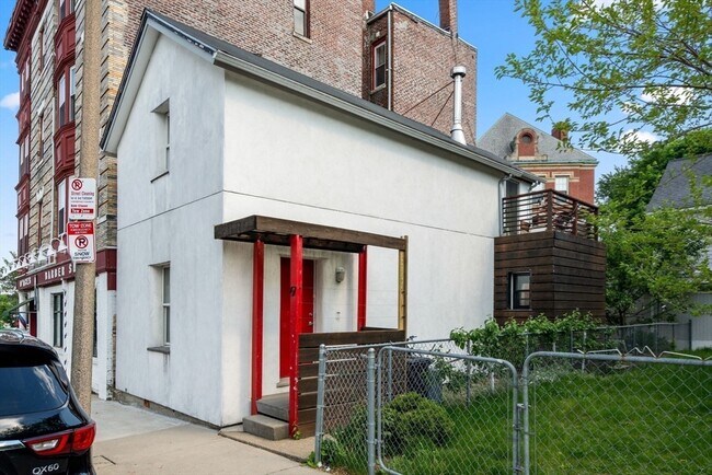Building Photo - 67 Dudley St
