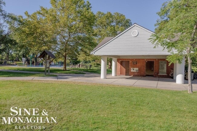 Building Photo - 744 Trombley Rd