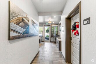 Building Photo - 728