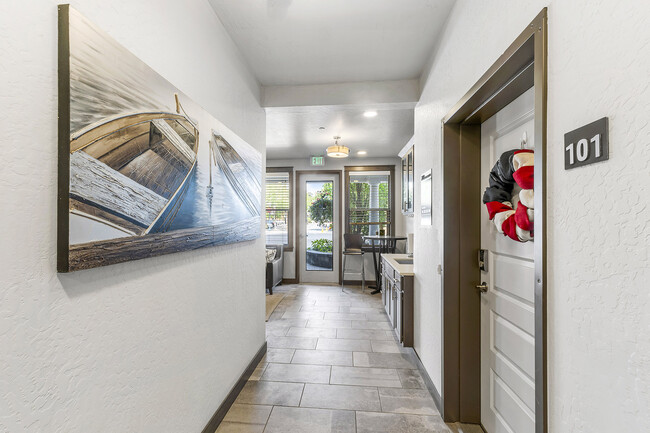 Building Photo - 728