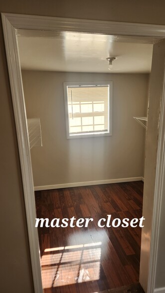 Walk In - 173 Richardson St