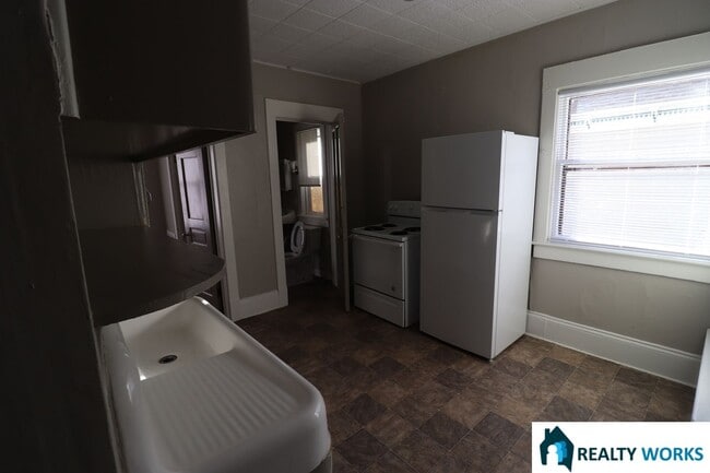 Building Photo - 1919 Washington St