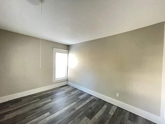 Building Photo - 325 Amherst St