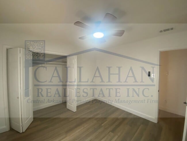 Building Photo - Southwest LR 4 Bedroom Home