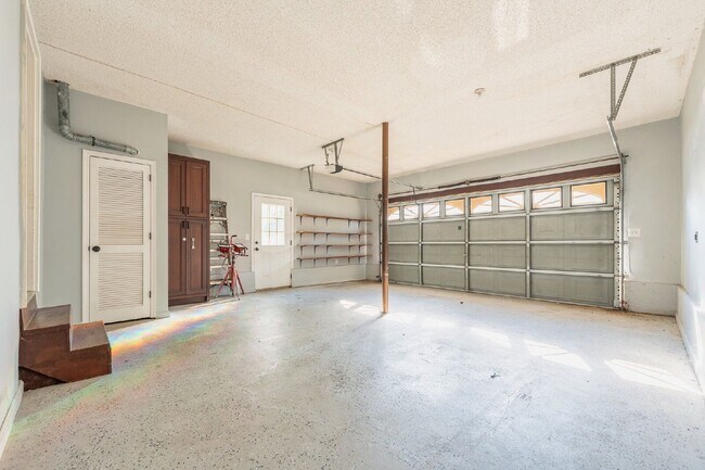 Building Photo - 348 N Birchwood Dr