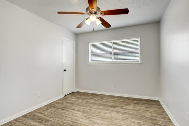 Building Photo - 5613 Armstrong