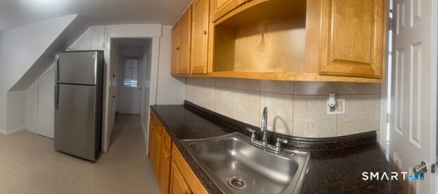 Building Photo - 831-833-833 William St