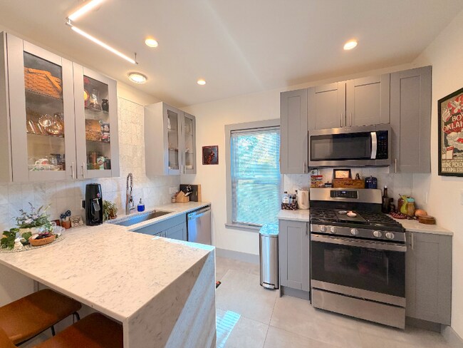 Building Photo - 1419 Fischer St