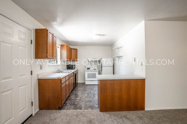 Building Photo - 131 E 300 S