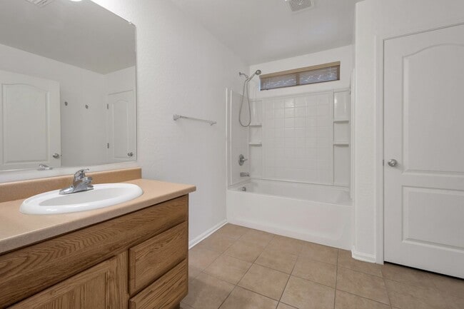 Building Photo - SPACIOUS 3 Bed 2 Bath Gilbert Home!!!