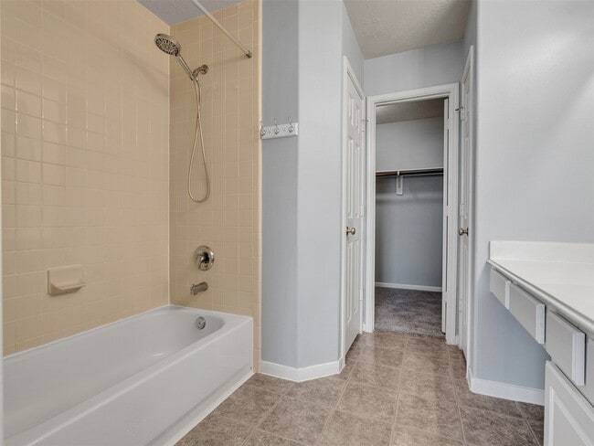 Building Photo - 13035 Jasmine Park Ln