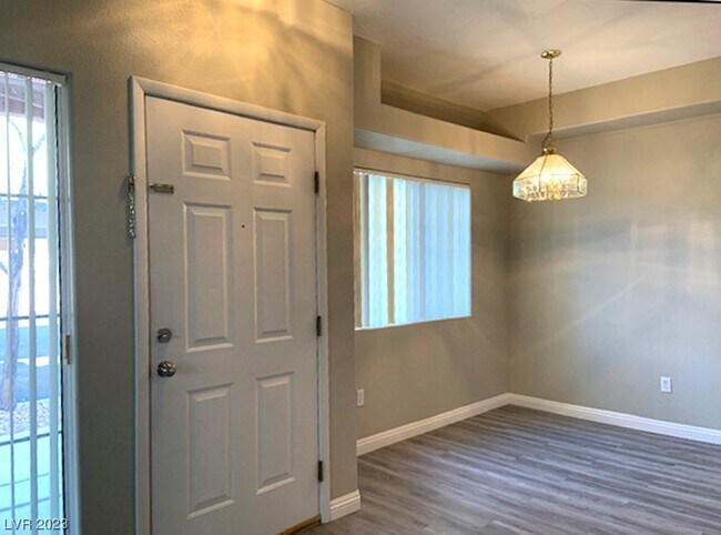 Building Photo - 352 Pine Haven St