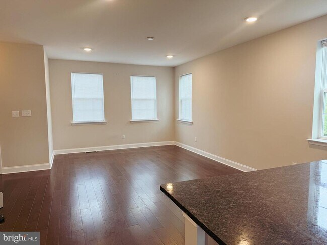 Building Photo - 1101 Hights Farm Rd N