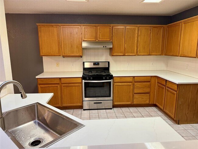 Building Photo - 1502 Woodstone S