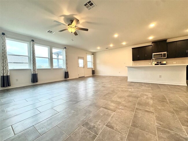 Building Photo - 1007 Moose Rd