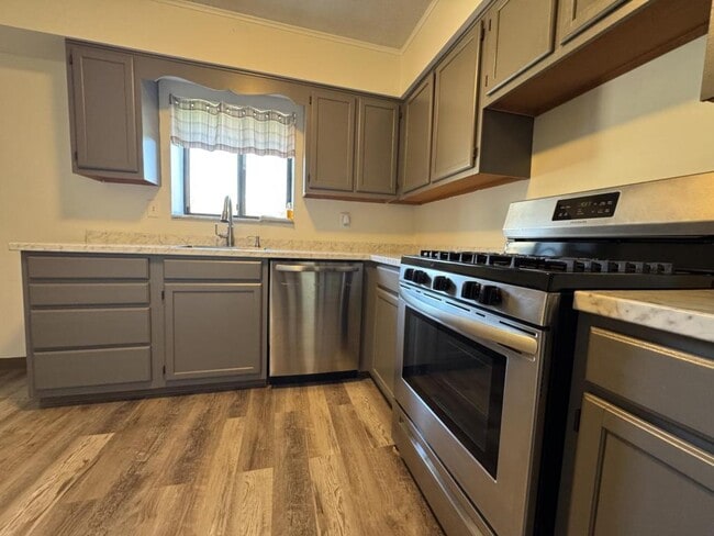 Building Photo - 1632 Forest Green Dr