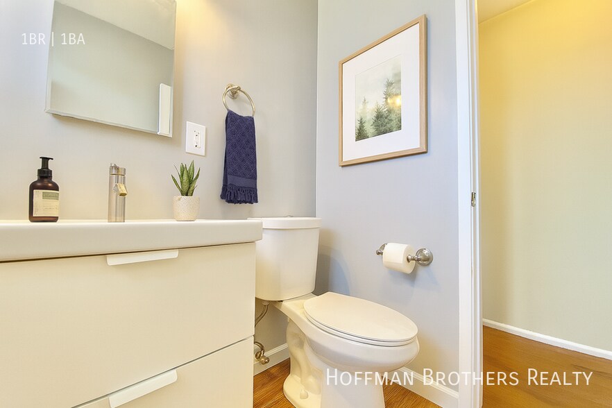 Building Photo - 3005 Normandie Ave