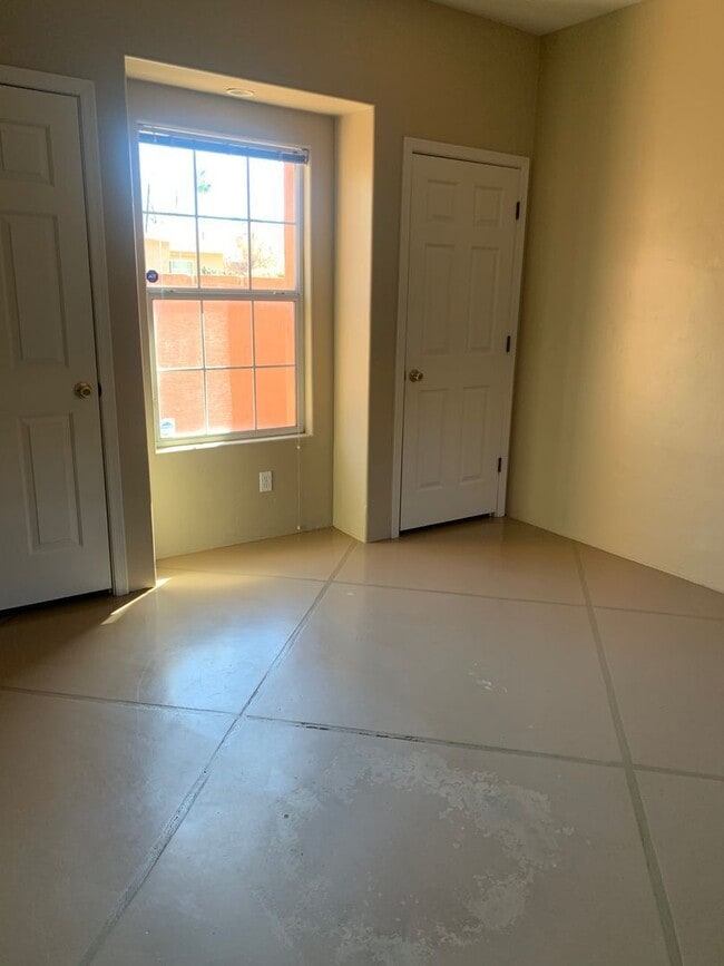 Building Photo - 2940 N Adelaide Farms Pl