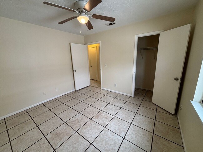 Building Photo - 1102 Frankford Ave