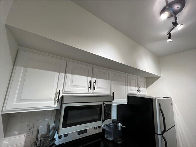 Building Photo - 275 13th St NE