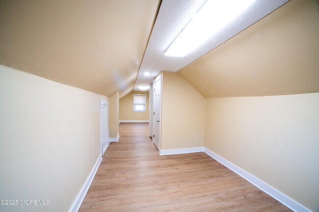 Building Photo - 341 David St