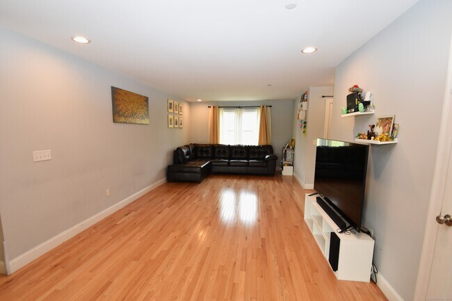 Building Photo - 111 Old Village Cir