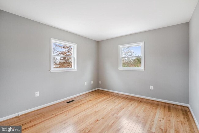 Building Photo - 9402 Blackstone Rd